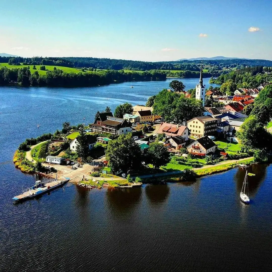 Luchtfoto Frymburk, Lipnomeer tsjechie